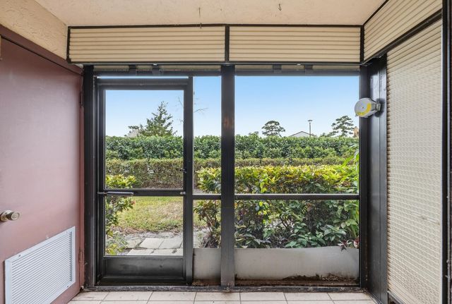 7142 Golf Colony Court 102, Lake Worth, FL 33467