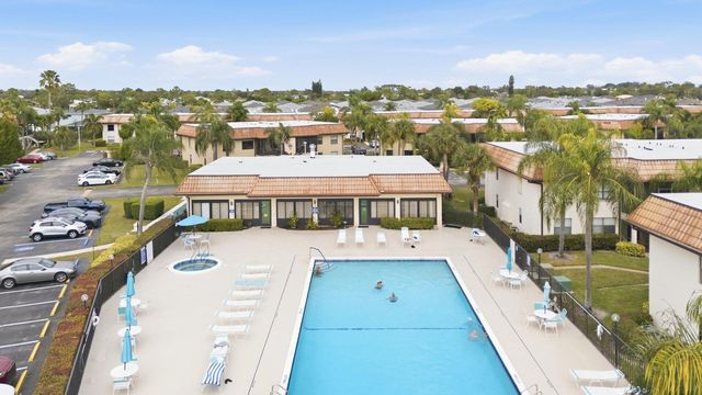 7142 Golf Colony Court 102, Lake Worth, FL 33467