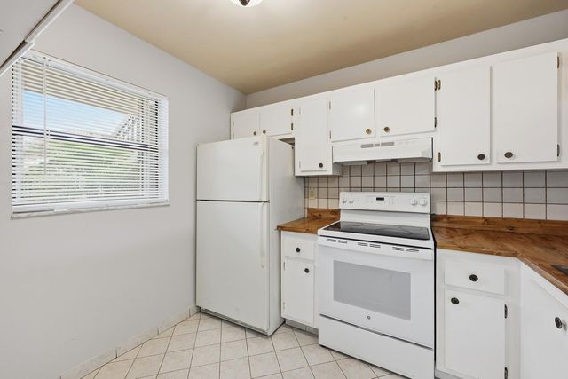 7142 Golf Colony Court 102, Lake Worth, FL 33467