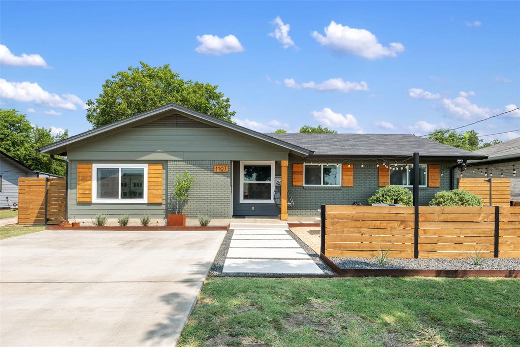 1107 E 17th ST, Georgetown, TX 78626