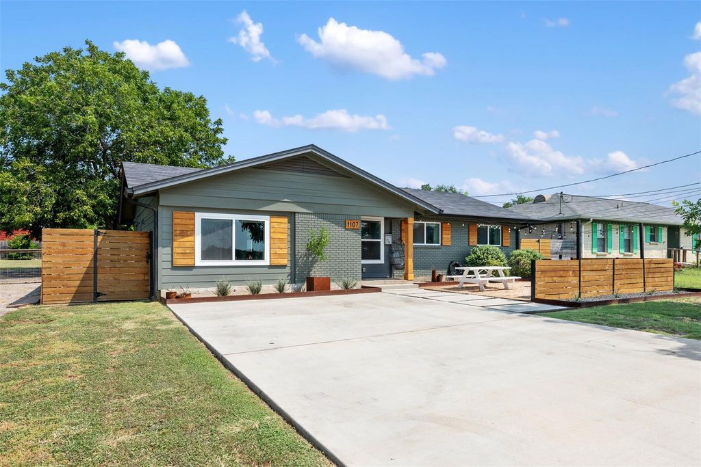 1107 E 17th ST, Georgetown, TX 78626