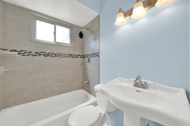 8053 S Kenton Avenue, Chicago, IL 60652