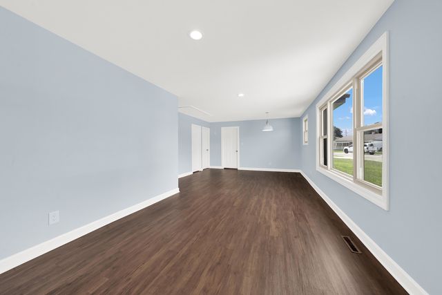 8053 S Kenton Avenue, Chicago, IL 60652