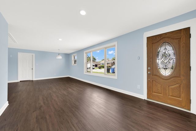 8053 S Kenton Avenue, Chicago, IL 60652