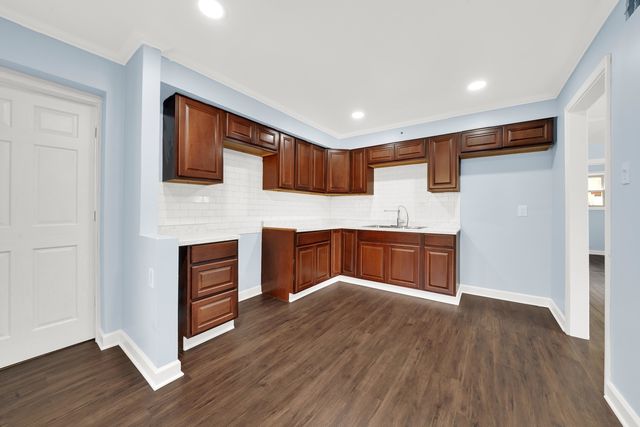 8053 S Kenton Avenue, Chicago, IL 60652