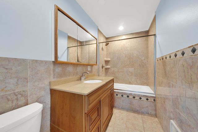 8053 S Kenton Avenue, Chicago, IL 60652