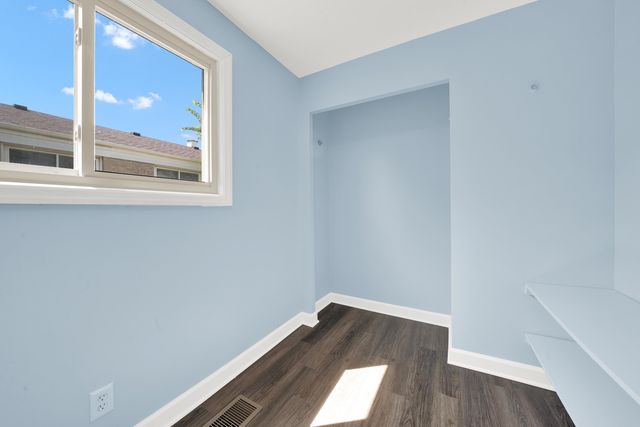 8053 S Kenton Avenue, Chicago, IL 60652