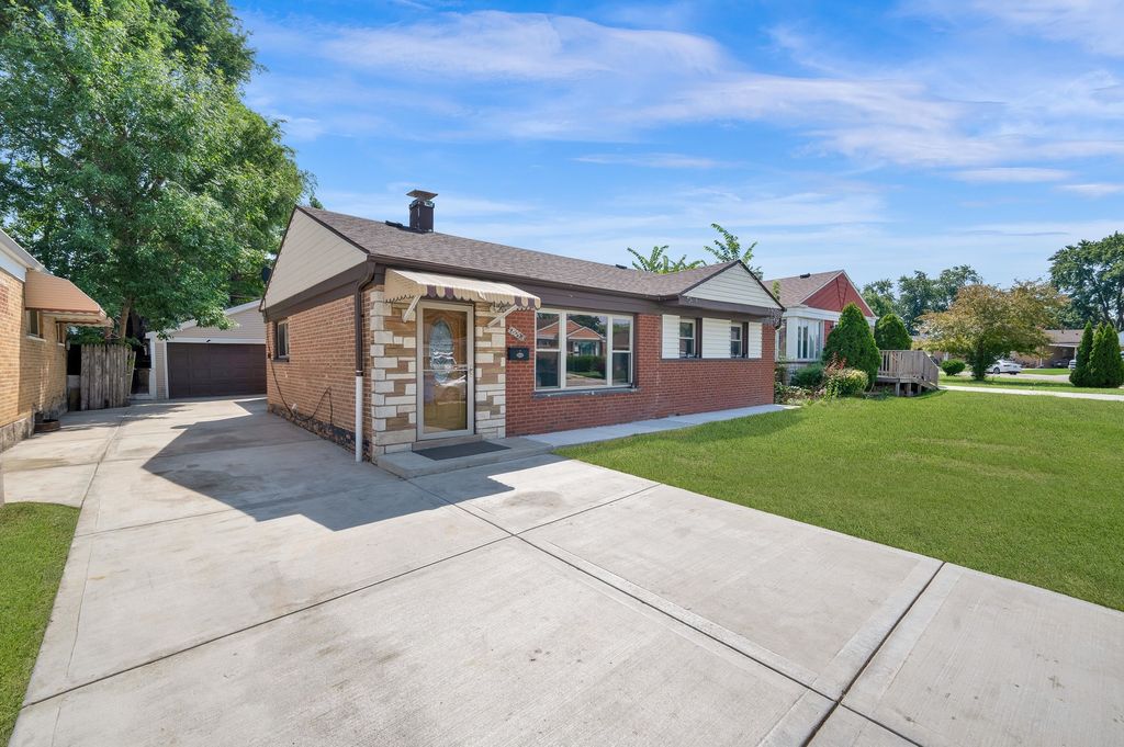 8053 S Kenton Avenue, Chicago, IL 60652