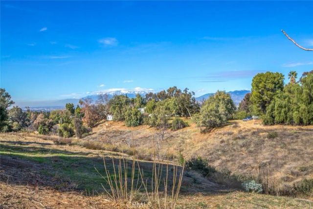 724 W Sunset, Redlands, CA 92373