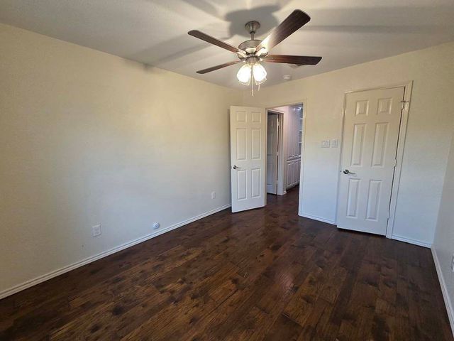 5839 Lake Point Drive, Arlington, TX 76016