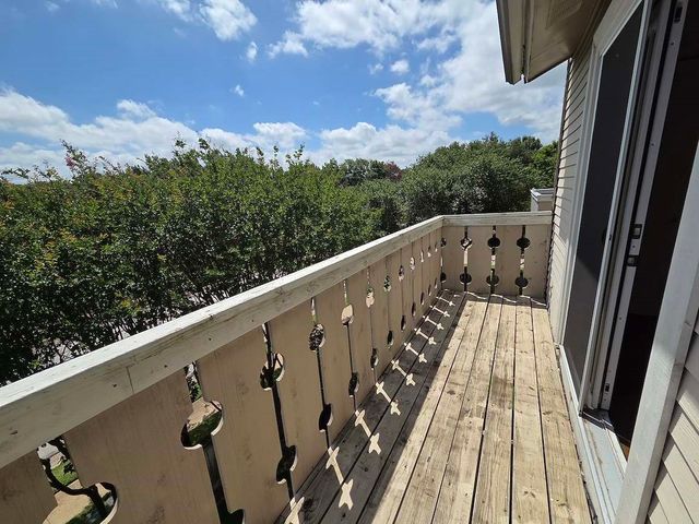 5839 Lake Point Drive, Arlington, TX 76016