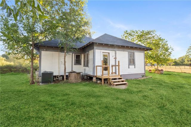 7964 FM 141, Dime Box, TX 77853