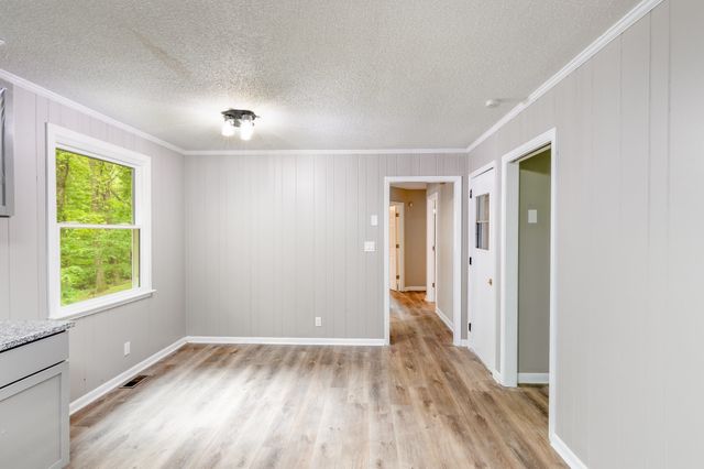 2117 Ferry Rd, Clarksville, TN 37040