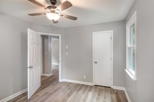 2117 Ferry Rd, Clarksville, TN 37040