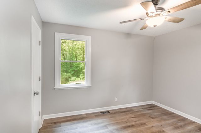 2117 Ferry Rd, Clarksville, TN 37040