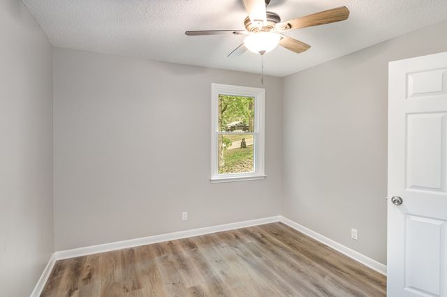 2117 Ferry Rd, Clarksville, TN 37040