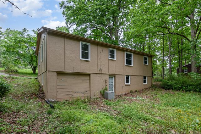 2117 Ferry Rd, Clarksville, TN 37040
