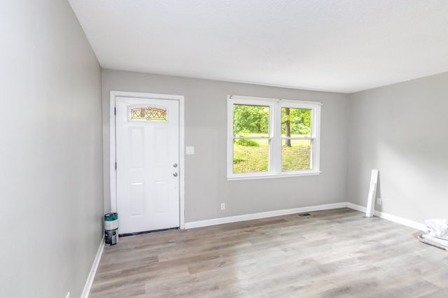 2117 Ferry Rd, Clarksville, TN 37040
