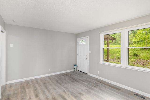 2117 Ferry Rd, Clarksville, TN 37040