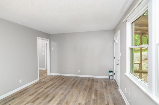 2117 Ferry Rd, Clarksville, TN 37040