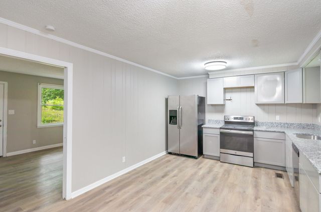 2117 Ferry Rd, Clarksville, TN 37040