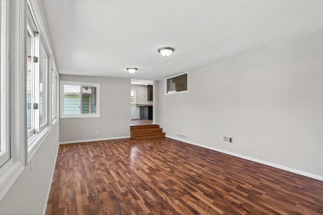 289 89th Avenue NE, Blaine, MN 55434