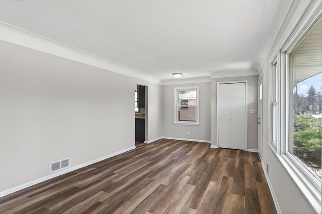 289 89th Avenue NE, Blaine, MN 55434