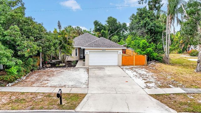 2219 18TH AVENUE W, Bradenton, FL 34205