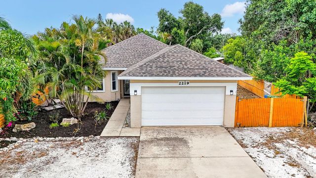 2219 18TH AVENUE W, Bradenton, FL 34205
