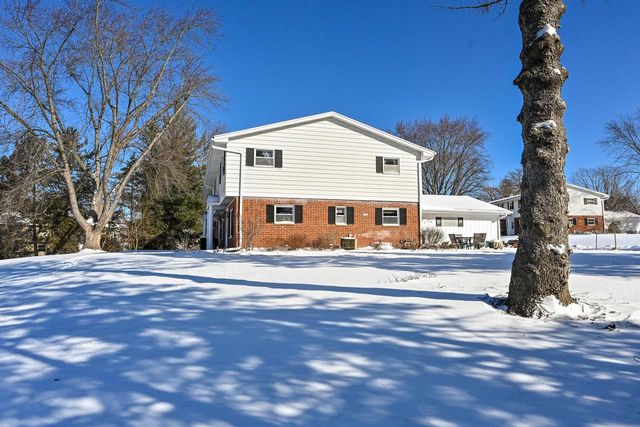 18590 Kamala COURT, Brookfield, WI 53045