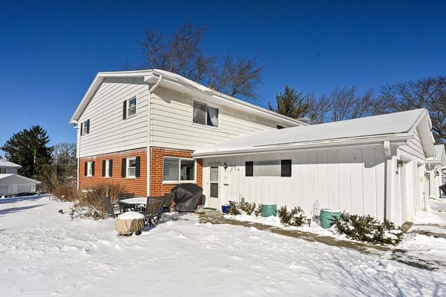 18590 Kamala COURT, Brookfield, WI 53045