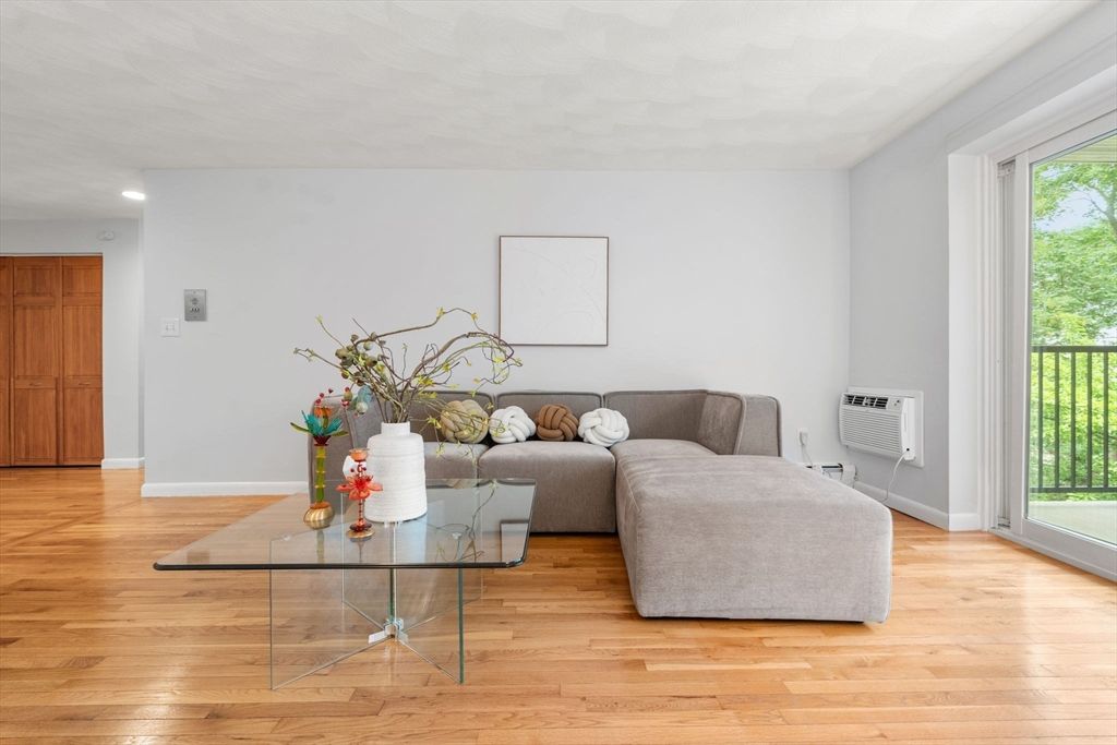 15 Francis 33, Brookline, MA 02446