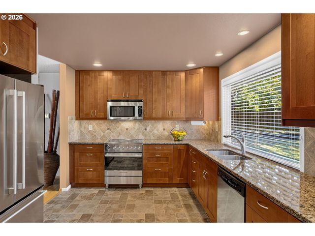 10690 Sw FAIRHAVEN St, Portland, OR 97223