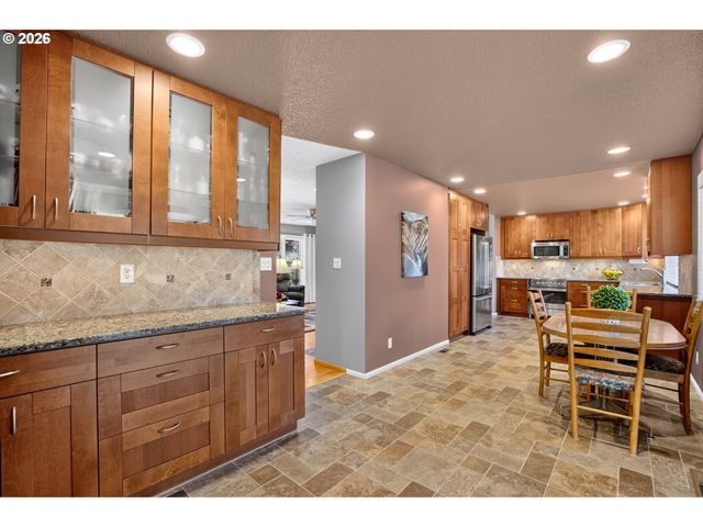 10690 Sw FAIRHAVEN St, Portland, OR 97223