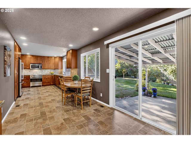 10690 Sw FAIRHAVEN St, Portland, OR 97223