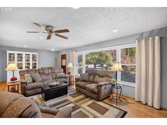 10690 Sw FAIRHAVEN St, Portland, OR 97223
