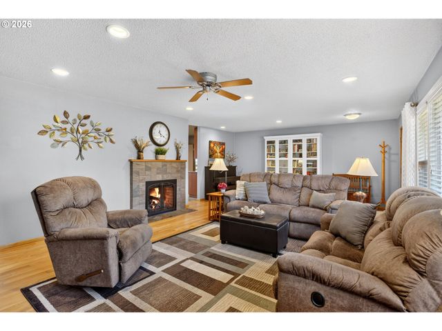10690 Sw FAIRHAVEN St, Portland, OR 97223