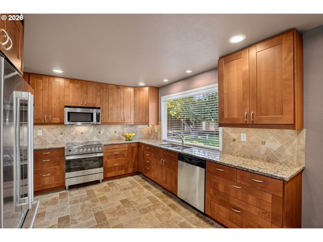10690 Sw FAIRHAVEN St, Portland, OR 97223