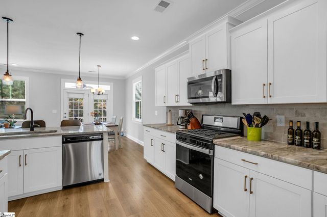 17 Byrnes Lane, Greenville, SC 29609