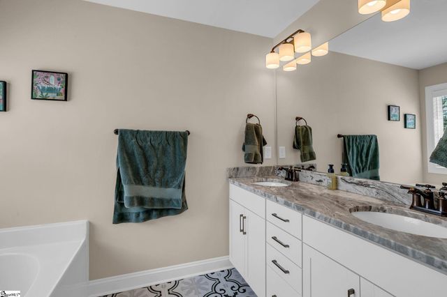 17 Byrnes Lane, Greenville, SC 29609