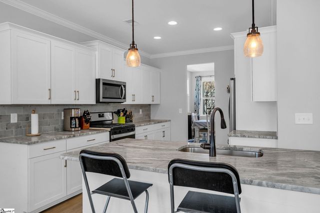 17 Byrnes Lane, Greenville, SC 29609