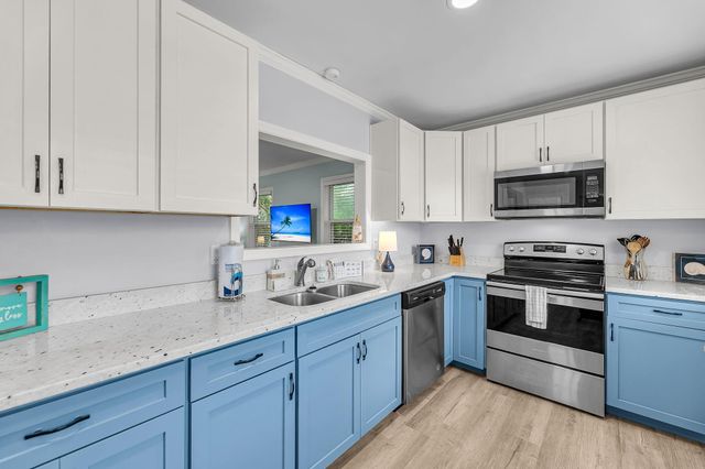 2212 Jenkins Street, Edisto Island, SC 29438