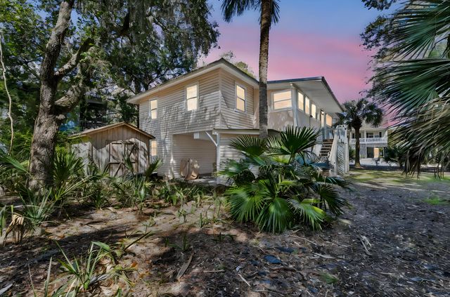 2212 Jenkins Street, Edisto Island, SC 29438