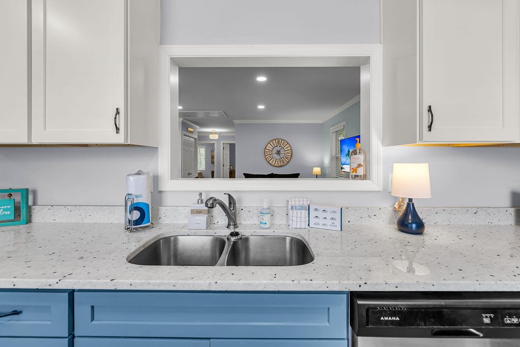 Image 4 of property listing at 2212 Jenkins Street, Edisto Island, SC 29438