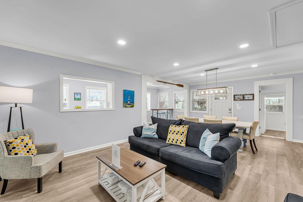 Image 9 of property listing at 2212 Jenkins Street, Edisto Island, SC 29438