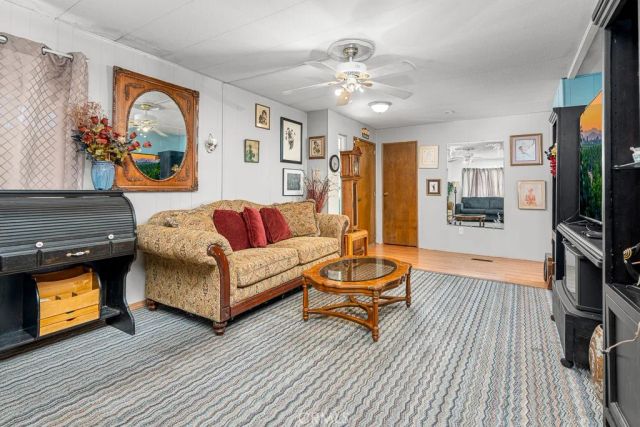 729 Santa Teresa Way, Hemet, CA 92545