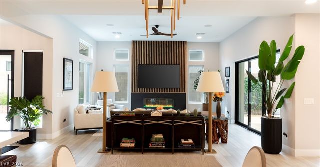 445 Cliff Terrace Avenue, Las Vegas, NV 89138