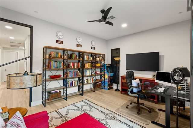 445 Cliff Terrace Avenue, Las Vegas, NV 89138