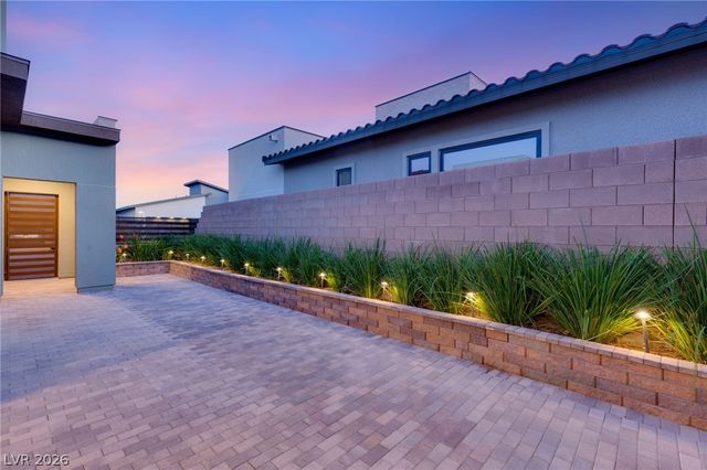 445 Cliff Terrace Avenue, Las Vegas, NV 89138