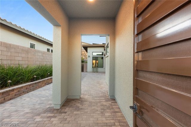 445 Cliff Terrace Avenue, Las Vegas, NV 89138